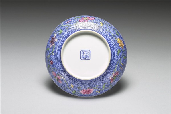 琺瑯彩藍錦地瓜瓞紋碟