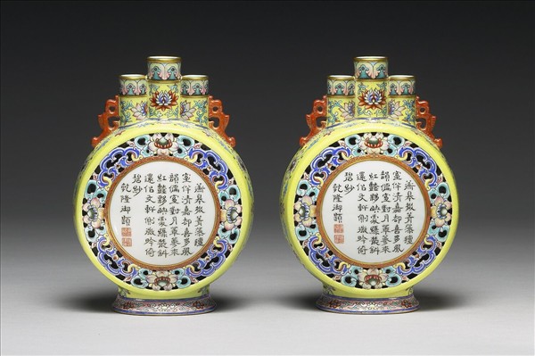 洋彩黃錦地玲瓏詩意轎瓶