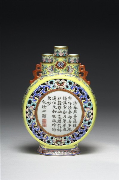 洋彩黃錦地玲瓏詩意轎瓶