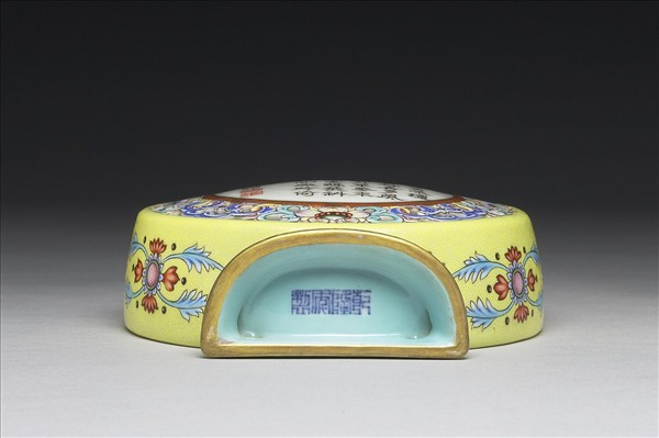 洋彩黃錦地玲瓏詩意轎瓶