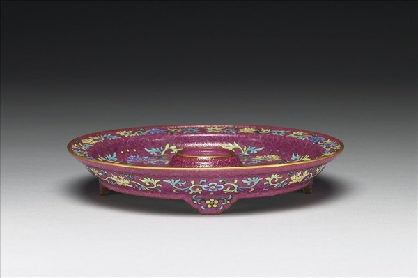 琺瑯彩紅錦地開光山水圖托盤