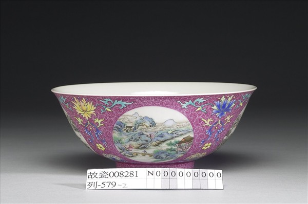 琺瑯彩洋紅地開光四季山水圖碗