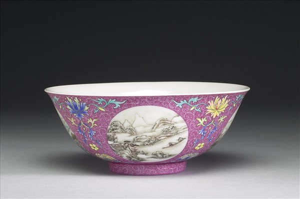 琺瑯彩洋紅地開光四季山水圖碗