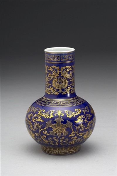 霽青釉描金番蓮紋瓶