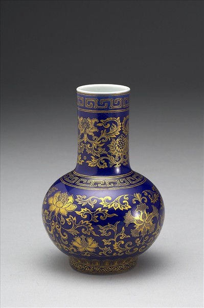 霽青釉描金番蓮紋瓶