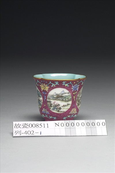 琺瑯彩紫地開光山水圖海棠式杯