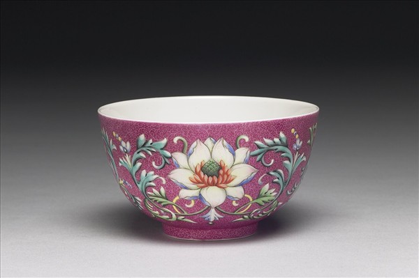 琺瑯彩紅地錦上添花紋碗