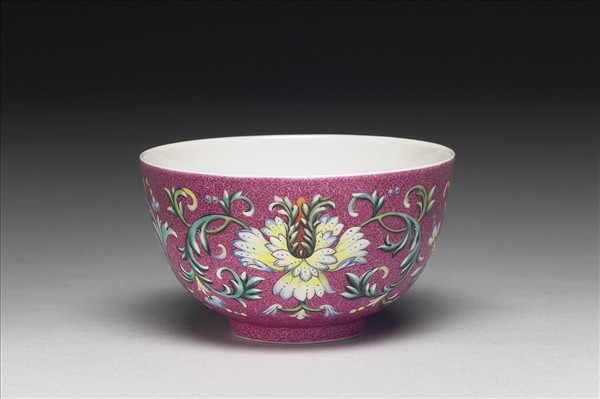 琺瑯彩紅地錦上添花紋碗