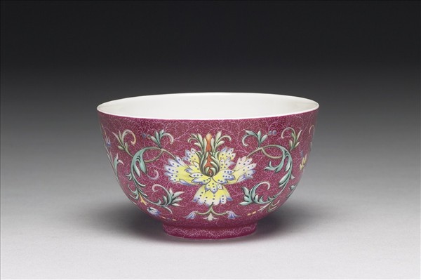 琺瑯彩紅地錦上添花紋碗