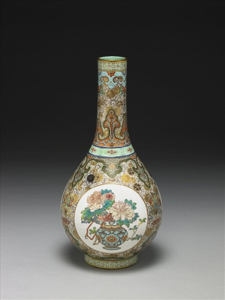 洋彩錦地開光花卉紋膽瓶