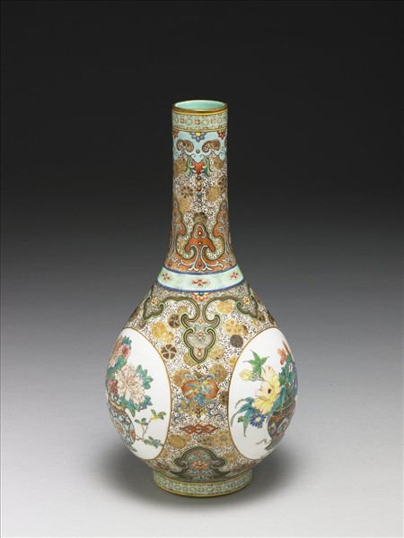 洋彩錦地開光花卉紋膽瓶