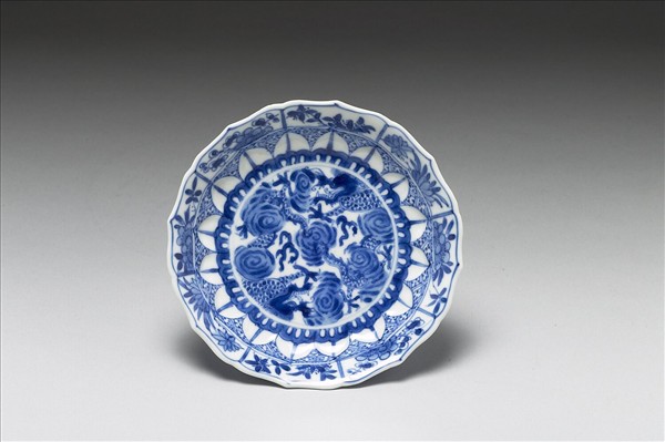 青花龍紋花口碟