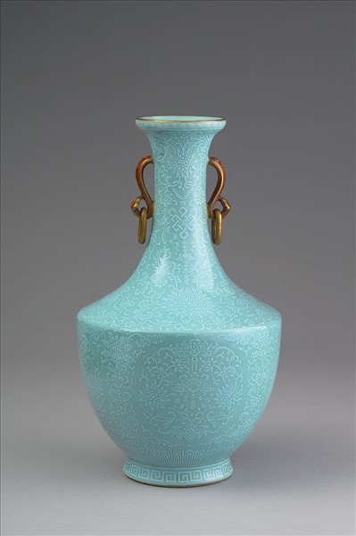 松石釉番蓮紋如意耳活環瓶