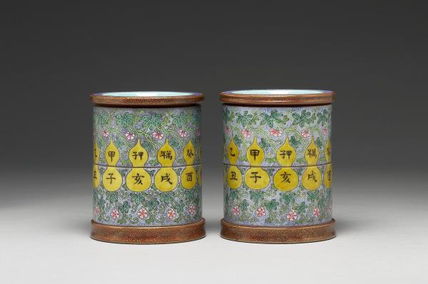 洋彩萬年甲子筆筒