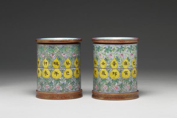 洋彩萬年甲子筆筒