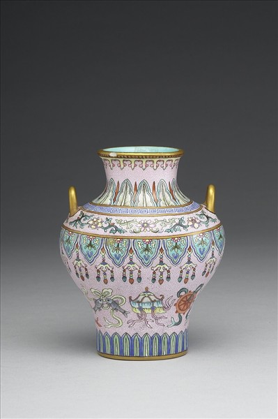 洋彩粉紅地八寶紋壺