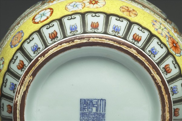 磁胎洋彩轉旋葫蘆瓶