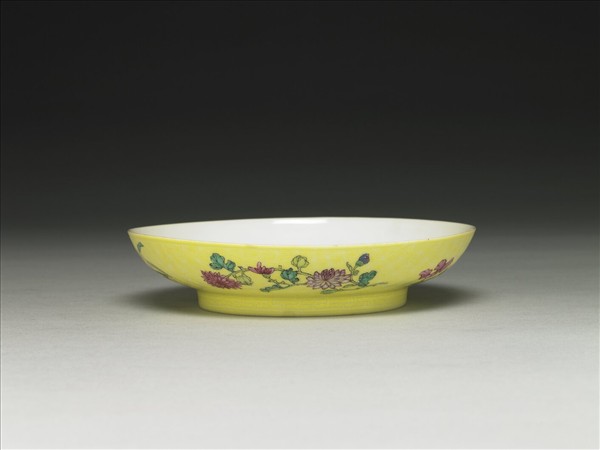 琺瑯彩黃錦地剔花青山水碟