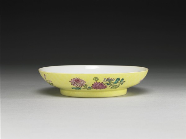 琺瑯彩黃錦地剔花青山水碟