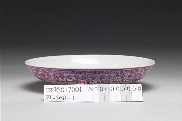 琺瑯彩紫地剔花花卉碟