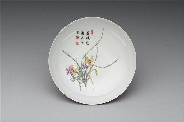 琺瑯彩紫地剔花花卉碟