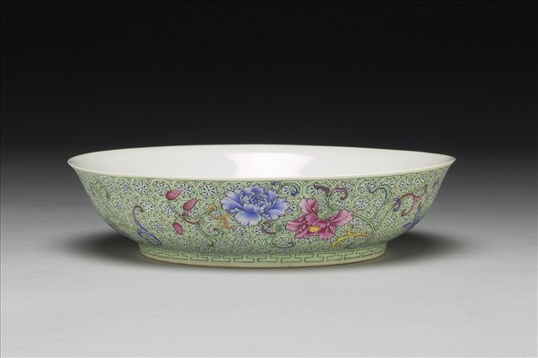 琺瑯彩綠錦地梅竹盤