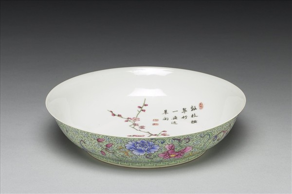 琺瑯彩綠錦地梅竹盤