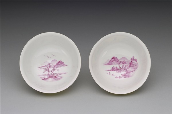 琺瑯彩黃地剔花團花壽字茶碗