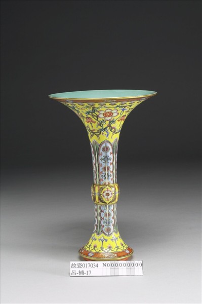 琺瑯彩黃地番蓮蕉葉紋觚