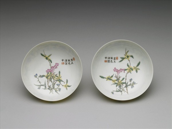 琺瑯彩黃地剔花花卉碟