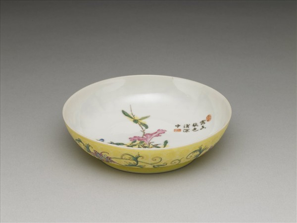 琺瑯彩黃地剔花花卉碟