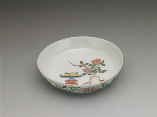 琺瑯彩藍錦地剔花博古花卉碟