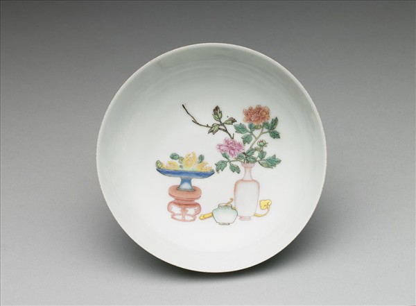 琺瑯彩藍錦地剔花博古花卉碟