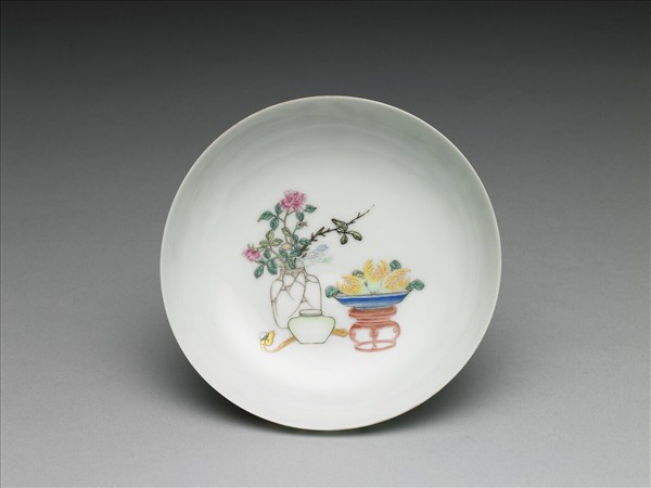 琺瑯彩藍錦地剔花博古花卉碟