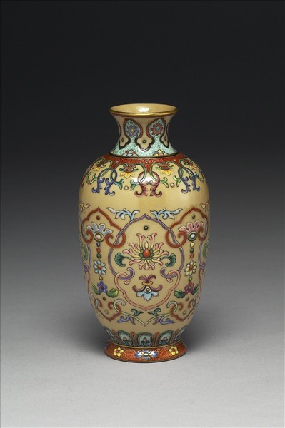 洋彩番蓮紋觀音瓶