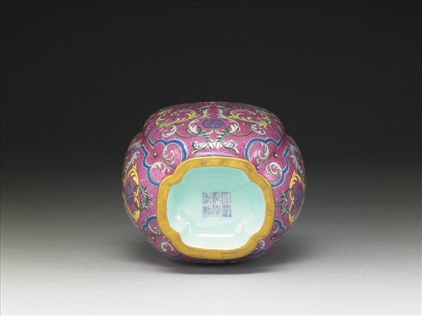 洋彩錦上添花海棠式瓶