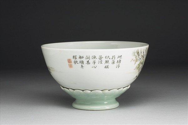 洋彩漁村行樂圖轉足碗