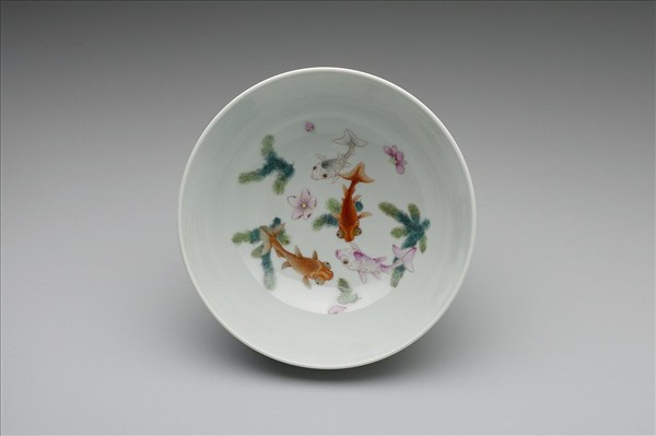 洋彩漁村行樂圖轉足碗