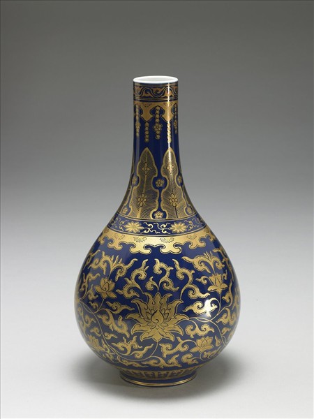 洋彩藍地金番蓮紋膽瓶