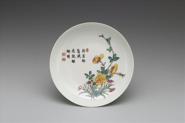 琺瑯彩綠地剔花四季花卉碟