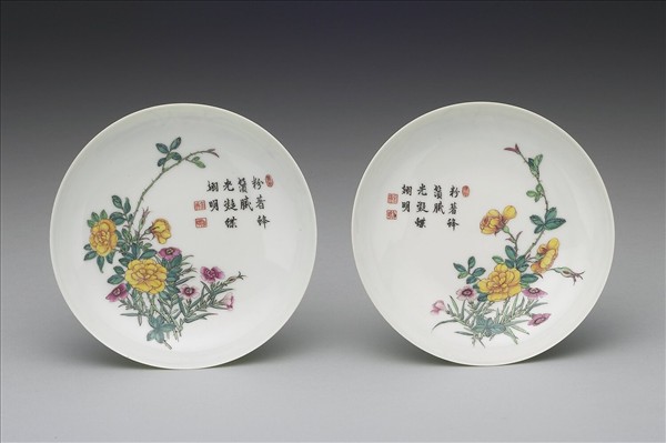 琺瑯彩綠地剔花四季花卉碟