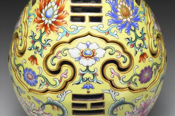 洋彩黃錦地乾坤交泰轉旋瓶