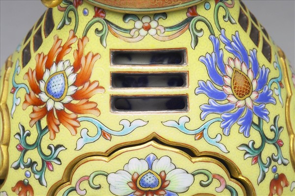 洋彩黃錦地乾坤交泰轉旋瓶