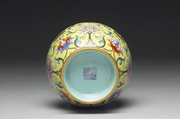 洋彩黃錦地乾坤交泰轉旋瓶