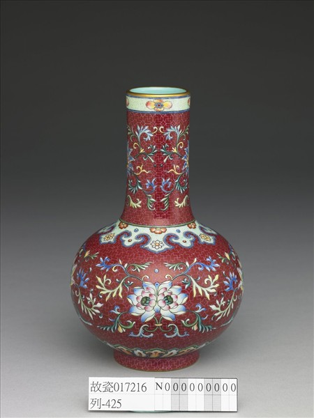 洋彩紅地錦上添花長頸瓶