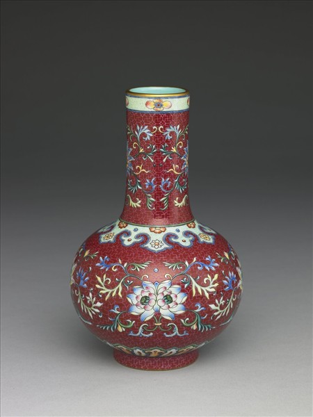 洋彩紅地錦上添花長頸瓶