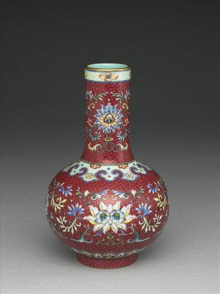 洋彩紅地錦上添花長頸瓶