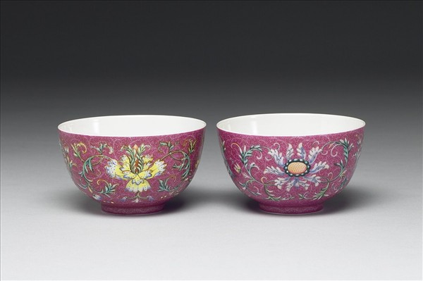 磁胎洋彩紅地錦上添花茶鍾