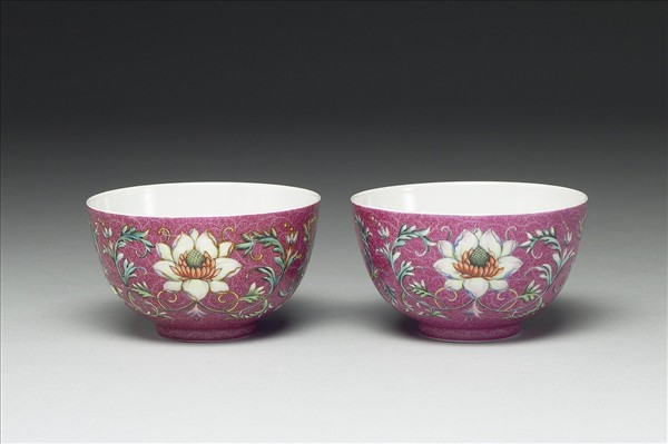 磁胎洋彩紅地錦上添花茶鍾