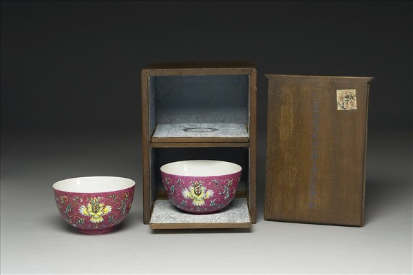 磁胎洋彩紅地錦上添花茶鍾